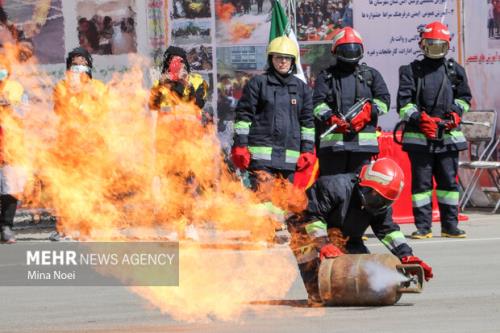 زخم آتش و مشکلات زندگی بر تن آتش نشانان